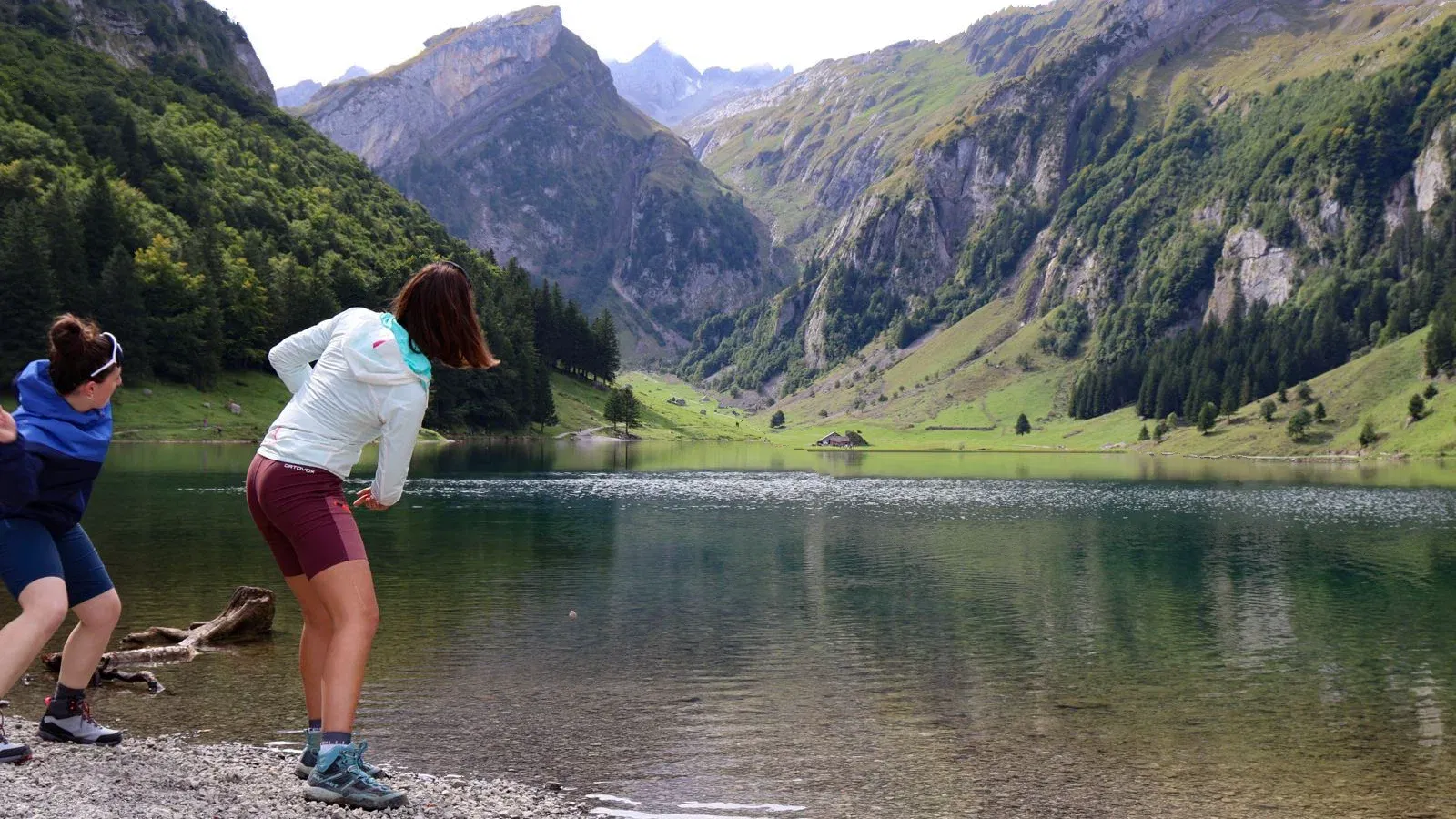 Escursioni al lago Seealpsee nella vicina Svizzera