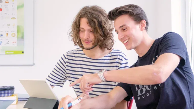 Estudantes em sua tábua