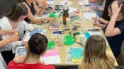 Attività creative nel corso estivo di Vienna: dipingere e disegnare insieme nel tempo libero